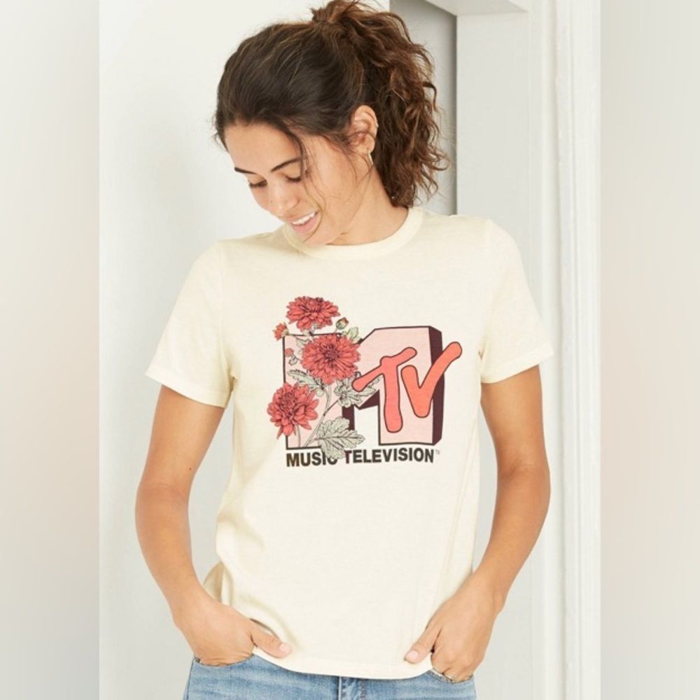 NWT. MTV vintage floral tee